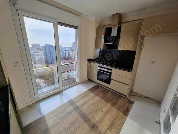 istanbul Kadıköy Göstepede Salon Mutfak Ve Odalardan Deniz Manzaralı 3+1 Satılık Daire Göztepe Mah