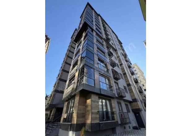 istanbul Kadıköy Suadiye Kaptan Arifte Site içerisinde Balkonlu 3+1 Satılık Daire Mah