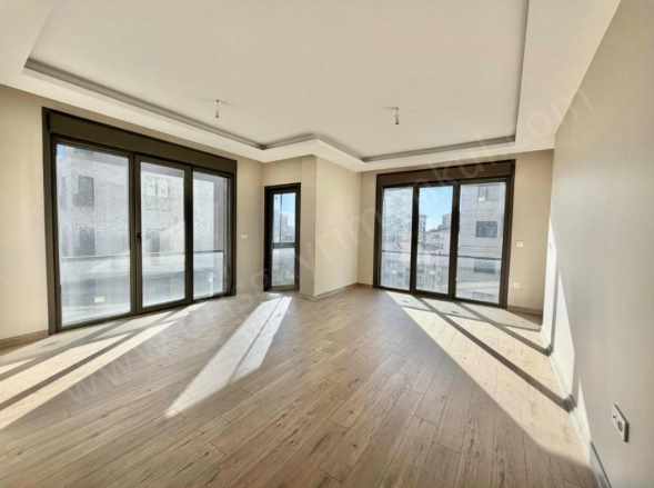 istanbul Kadıköy Suadiye Kaptan Arifte Site içerisinde Balkonlu 3+1 Satılık Daire Mah