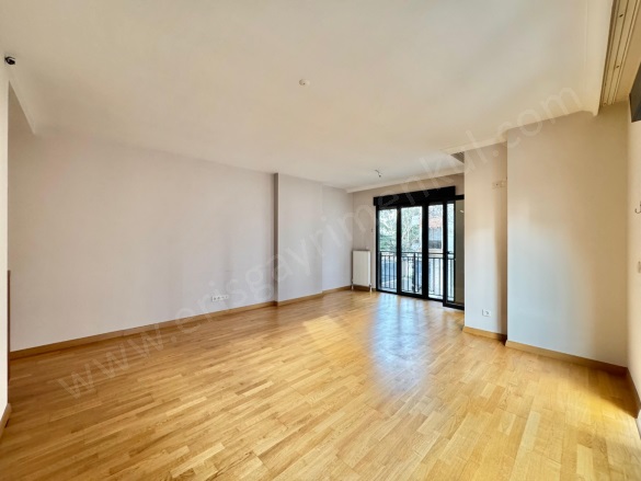 Suadiye Mah. Kadıköy Satılık Daire |  3+1 Oda | 125M2 21.750.000Tl  Krediye Uygun  | 1. Kat | Merkezi Isınma(Pay Ölçer) | 2 Banyo | 3 Yatak Odası Resim-2