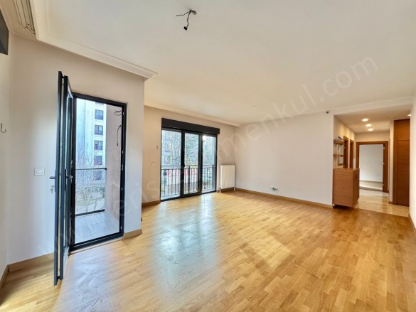 Suadiye Mah. Kadıköy Satılık Daire |  3+1 Oda | 125M2 21.750.000Tl  Krediye Uygun  | 1. Kat | Merkezi Isınma(Pay Ölçer) | 2 Banyo | 3 Yatak Odası Resim-3