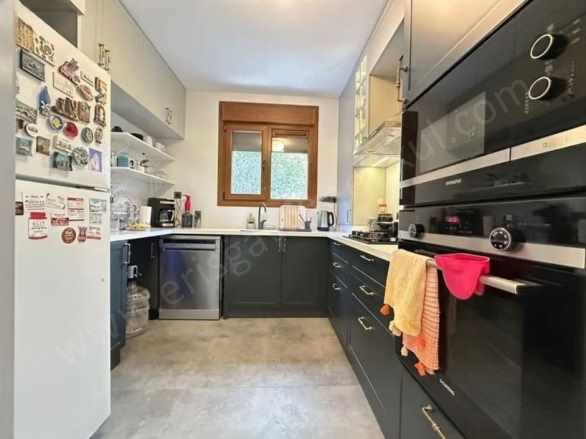 istanbul Kadıköy Göztepede Varondan 50 Yıl Parkına 2 Adım 140M2 Ebeveynli Fırsat! 3+1 Satılık Daire Göztepe Mah