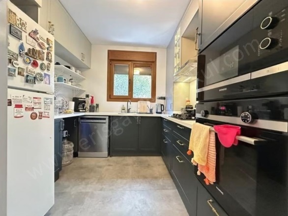 Göztepe Mah. Kadıköy Satılık Daire |  3+1 Oda | 140M2 21.950.000Tl  Krediye Uygun  | 2. Kat | Doğalgaz(Kombi) | 2 Banyo Resim-3