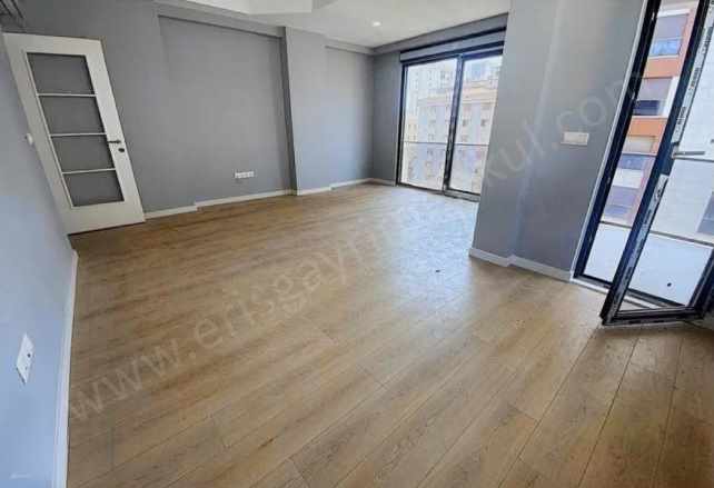 istanbul Kadıköy Göztepede Az Katlı Binada Balkonlu Ebeveyn Banyolu Sıfır 3+1 Satılık Daire Göztepe Mah