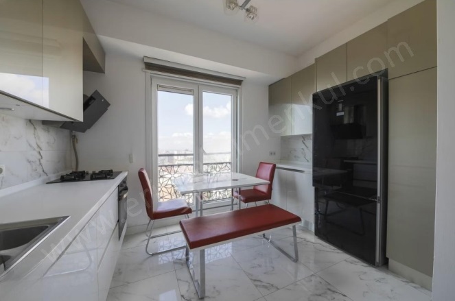 Suadiye Mah. Kadıköy Satılık Daire |  3+1 Oda | 135M2 28.000.000Tl  Krediye Uygun  | 16. Kat | Yerden Isıtma | 2 Banyo Resim-4