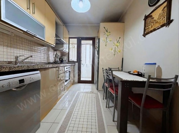Bostancı Mah. Kadıköy Satılık Daire |  3+1 Oda | 140M2 11.000.000Tl  Krediye Uygun  | 3. Kat | Merkezi Isınma(Pay Ölçer) | 1 Banyo | 3 Yatak Odası Resim-3