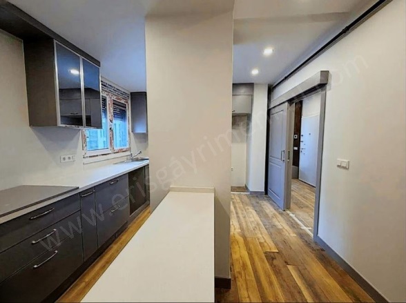 Kozyatağı Mah. Kadıköy Satılık Daire |  3+1 Oda | 190M2 22.750.000Tl  Krediye Uygun  | 7. Kat | Doğalgaz(Kombi) | 3 Banyo | 3 Yatak Odası Resim-5