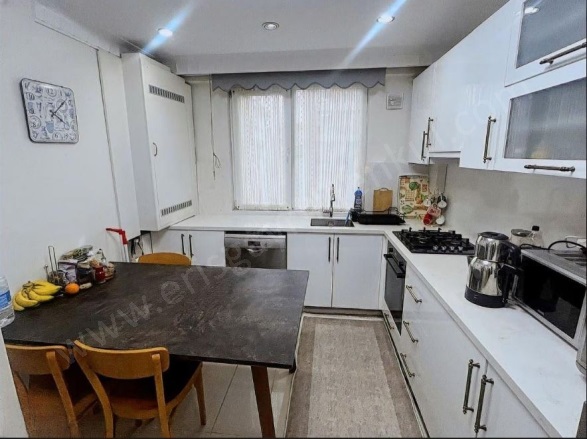 Kozyatağı Mah. Kadıköy Satılık Daire |  3+1 Oda | 140M2 17.000.000Tl  Krediye Uygun  | 3. Kat | Doğalgaz(Kombi) | 2 Banyo | 1 Yatak Odası Resim-1
