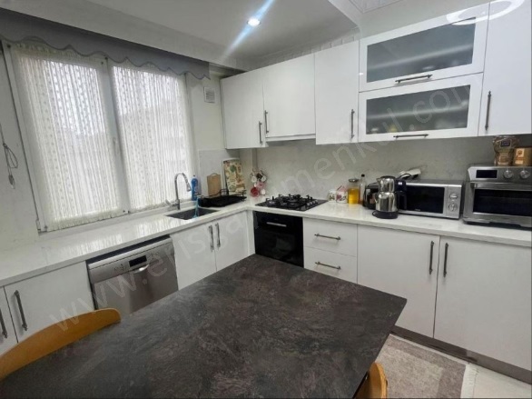 Kozyatağı Mah. Kadıköy Satılık Daire |  3+1 Oda | 140M2 17.000.000Tl  Krediye Uygun  | 3. Kat | Doğalgaz(Kombi) | 2 Banyo | 1 Yatak Odası Resim-2