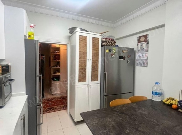 Kozyatağı Mah. Kadıköy Satılık Daire |  3+1 Oda | 140M2 17.000.000Tl  Krediye Uygun  | 3. Kat | Doğalgaz(Kombi) | 2 Banyo | 1 Yatak Odası Resim-4