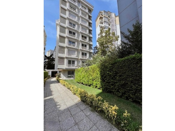 Suadiye Mah. Kadıköy Satılık Daire |  4+1 Oda | 180M2 29.500.000Tl  Krediye Uygun  | 6. Kat | Doğalgaz(Kombi) | 2 Banyo Resim-1