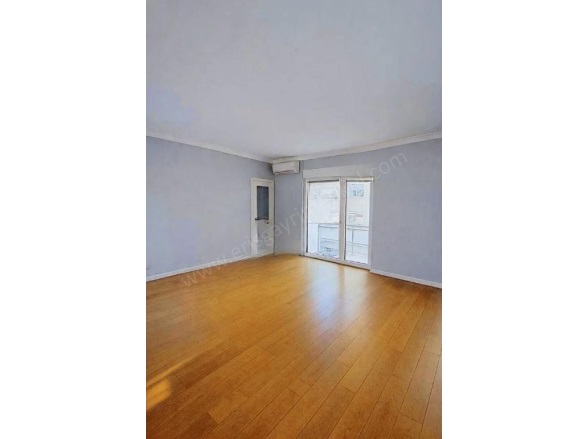 Suadiye Mah. Kadıköy Satılık Daire |  2+1 Oda | 100M2 20.500.000Tl  Krediye Uygun  | 5. Kat | Doğalgaz(Kombi) | 2 Banyo Resim-3