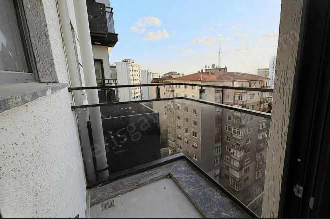 istanbul Kadıköy Ayşeçavuş Metroya Yürüme Mesafesınde 3+1 Satılık Daire Kozyatağı Mah