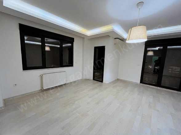 istanbul Kadıköy Balkonlu Ebeveyn Banyolu 95 M2 Net 3+1 Satılık Daire Suadiye Mah