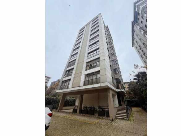 istanbul Kadıköy Göztepede Cadde Üzerinde Balkonlu Genç Binada Geniş 3+1 Satılık Daire Göztepe Mah