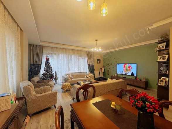 istanbul Kadıköy Göztepede Cadde Üzerinde Balkonlu Genç Binada Geniş 3+1 Satılık Daire Göztepe Mah