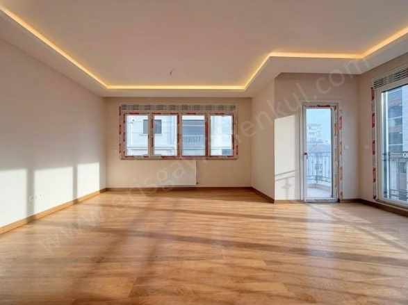 istanbul Kadıköy Bağdat Cd Yakın Çift Balkonlu Ebeveynli 108M2 3+1 Satılık Daire Erenköy Mah