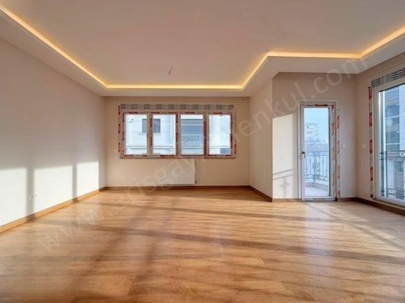 Erenköy Mah. Kadıköy Satılık Daire |  3+1 Oda | 140M2 21.500.000Tl  Krediye Uygun  | 6. Kat | Doğalgaz(Kombi) | 2 Banyo Resim-2