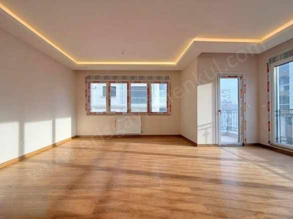 istanbul Kadıköy Bağdat Cd Yakın Çift Balkonlu Ebeveynli 108M2 3+1 Satılık Daire Erenköy Mah