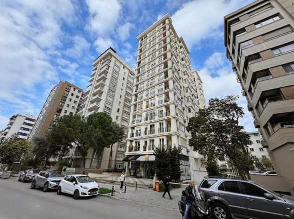 istanbul Kadıköy Satılık Daire Erenköyde 3+1 140M2 iskanlı Geniş Erenköy Mah