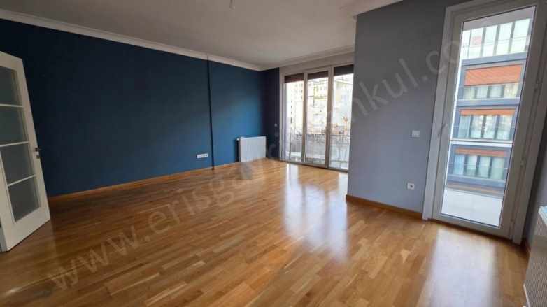 istanbul Kadıköy Erenköy Satılık Daire Balkonlu 3+1 Mah