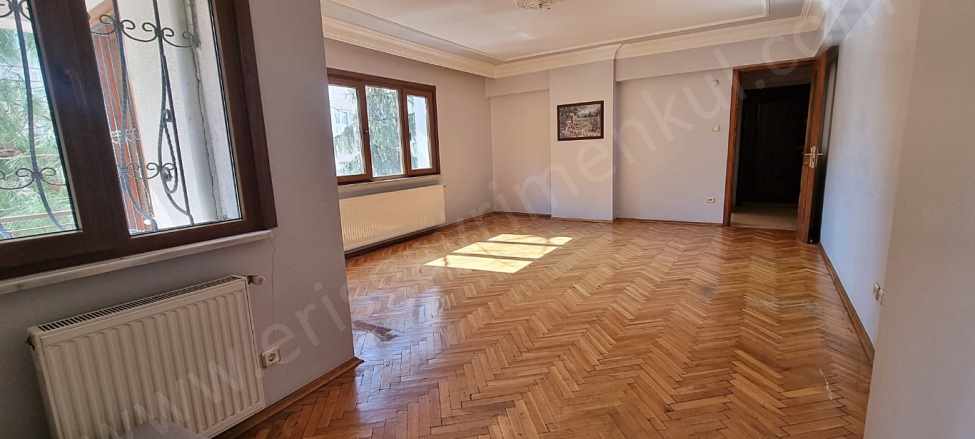 Metroya ist Yakın iki Sokak Arası Binada Kombili Geniş M2 3+1 Satılık Daire Ümraniye Madenler Mah