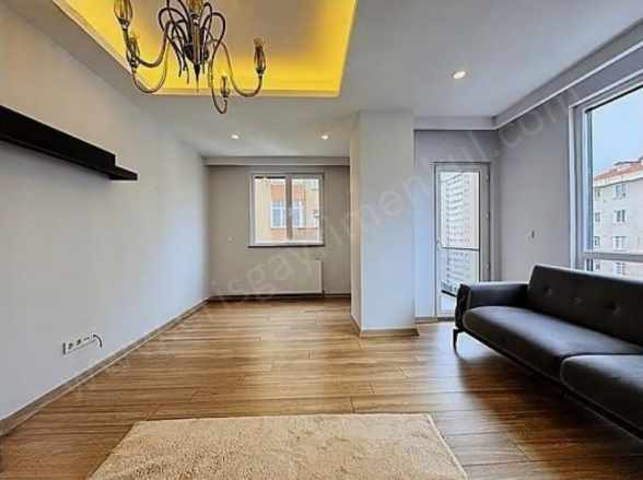 istanbul Kadıköy Kozyatağında Prestijli Binada Kozzy Avm Ye Yakın Balkonlu 2+1 Satılık Daire Kozyatağı Mah