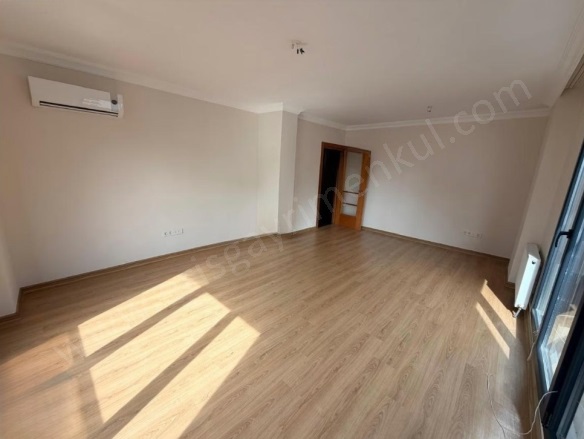 Kozyatağı Mah. Kadıköy Satılık Daire |  3+1 Oda | 120M2 16.650.000Tl  Krediye Uygun  Eşyalı  | 6. Kat | Merkezi Isınma(Pay Ölçer) | 1 Banyo Resim-3