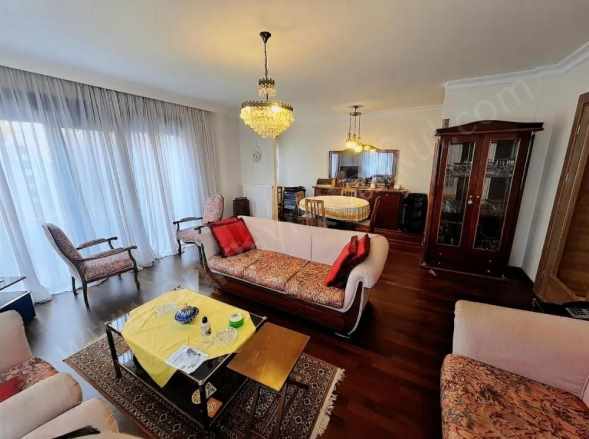 istanbul Kadıköy Göztepe Satılık Daire 130M2 3+1 Çevik Emlaktan Mah
