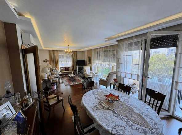 istanbul Kadıköy Erenköy Merkezde Balkonlu iskanlı 3+1 Satılık Daire Mah