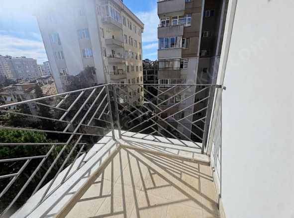 Kozyatağı Minibüs Caddesine Komşu Yeni Binada Kombili Balkonlu 130M² 3+1 Satılık Daire Kadıköy Mah