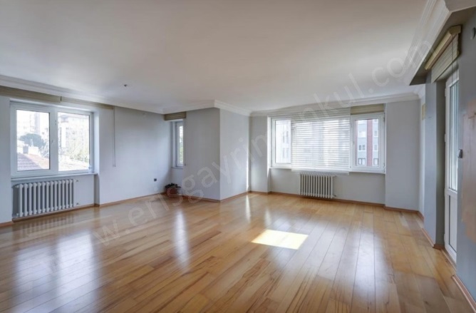 Bostancı Mah. Kadıköy Satılık Daire |  3+1 Oda | 135M2 11.950.000Tl  Krediye Uygun  | 4. Kat | Merkezi Isınma(Pay Ölçer) | 2 Banyo Resim-3