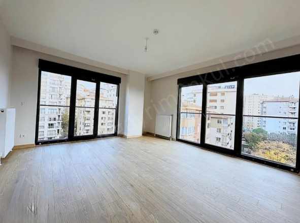 Şenesenevler Boş Çift Banyo 2+1 Kapalı Mutfak Balkonlu Fırsat Satılık Daire Kadıköy Kozyatağı Mah