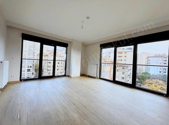 Kozyatağı Mah. Kadıköy Satılık Daire |  2+1 Oda | 95M2 14.850.000Tl  Krediye Uygun  | 10. Kat | Merkezi Isınma(Pay Ölçer) | 2 Banyo Resim-3