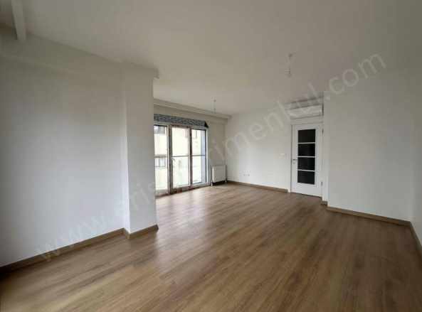 istanbul Kadıköy Marmara Caddesinde iskanlı Geniş Kullanımlı 2+1 Satılık Daire Kozyatağı Mah