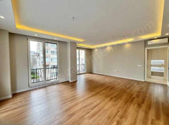 19 Mayıs Mah 5 Yaşında Kapalı Otoparklı Binada Özel Mimari Dekorlu 4+1 Satılık Daire Kadıköy