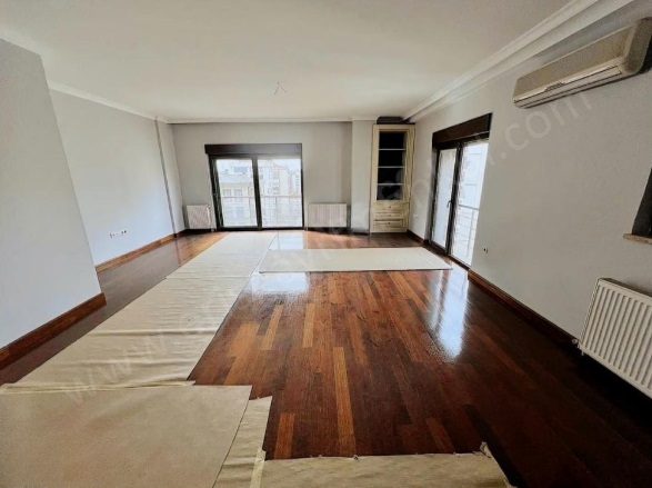 Suadiye Mah. Kadıköy Satılık Daire |  5+1 Oda | 220M2 30.000.000Tl  Krediye Uygun  | 8. Kat | Doğalgaz(Kombi) | 4 Banyo Resim-2