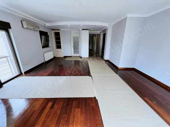 istanbul Kadıköy Feride Geçidinde 220 M2 5+1 Boş Oturuma Hazır Satılık Daire Suadiye Mah