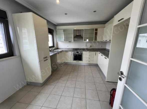 Suadiye Mah. Kadıköy Satılık Daire |  5+1 Oda | 220M2 30.000.000Tl  Krediye Uygun  | 8. Kat | Doğalgaz(Kombi) | 4 Banyo Resim-5