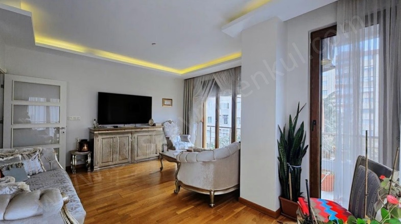 Kozyatağı Mah. Kadıköy Satılık Daire |  3+1 Oda | 110M2 15.000.000Tl  Krediye Uygun  | 3. Kat | Doğalgaz(Kombi) | 1 Banyo | 3 Yatak Odası Resim-3