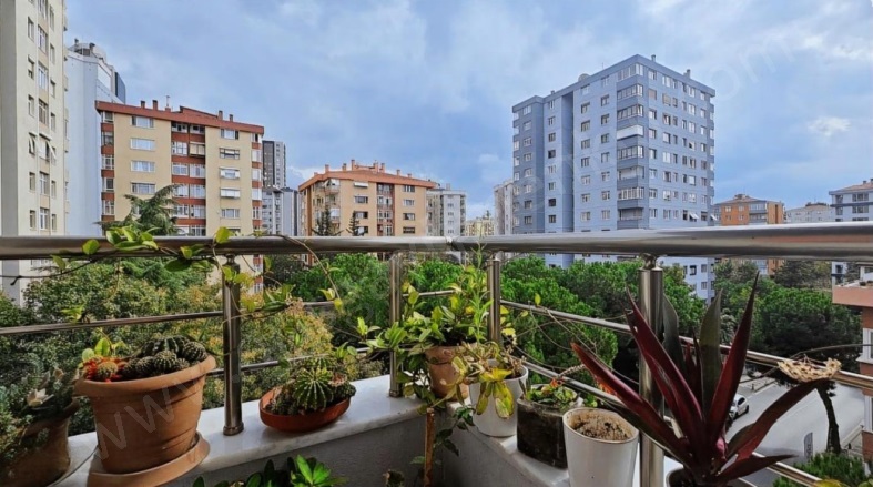 Kozyatağı Mah. Kadıköy Satılık Daire |  3+1 Oda | 110M2 15.000.000Tl  Krediye Uygun  | 3. Kat | Doğalgaz(Kombi) | 1 Banyo | 3 Yatak Odası Resim-4