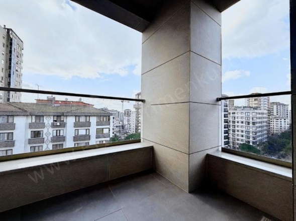 Kozyatağı Mah. Kadıköy Satılık Daire |  3+1 Oda | 135M2 28.000.000Tl  Krediye Uygun  | 8. Kat | Merkezi Isınma(Pay Ölçer) | 2 Banyo Resim-4