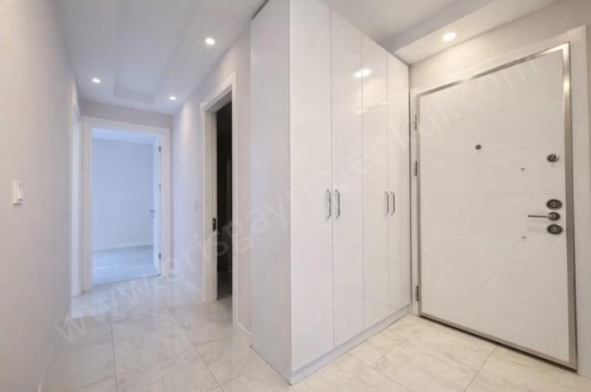 Kozyatağı Mah. Kadıköy Satılık Daire |  3+1 Oda | 120M2 15.900.000Tl  Krediye Uygun  | 3. Kat | Merkezi Isınma(Pay Ölçer) | 2 Banyo Resim-3