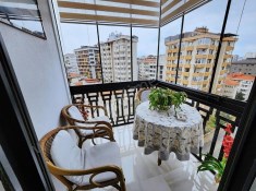 İSTANBUL KADIKÖY ŞENESENEVLERDE 4 YILLIK BİNADA 3+1ÖZEL DEKORLU KOMBİLİ