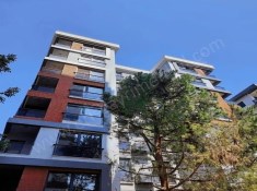 İSTANBUL KADIKÖY Göztepede az katlı binada balkonlu ebeveyn banyolu sıfır daire