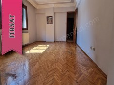 METROYA İST. YAKIN İKİ SOKAK ARASI BİNADA KOMBİLİ GENİŞ M2 3+1 DAİRE