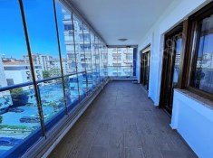 İSTANBUL  KADIKÖY FENERYOLU SOKAKTA SATILIK 3+1 DAİRE