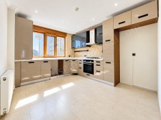 KADIKÖY SUADİYE KAPTAN ARİFTE GENİŞ M2 SATILIK BOŞ DAİRE
