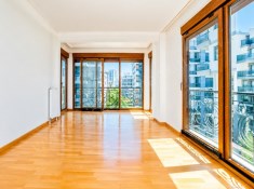 ERENKÖY MERKEZİ KONUMDA  6.KAT 3+1   BAĞDAT CADDESİNE YAKIN MARMARAY 1 DK , CADDE 5 DK