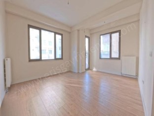 Bostancı da 2 Yıllık Binada 3+1 90 m2 Net Kombili Açık Balkonlu Daire Kadıköy  İst